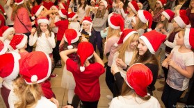 Mikołajkowy Flash Mob w Alfa Centrum