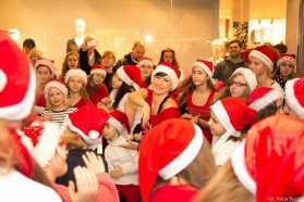 Mikołajkowy Flash Mob w Alfa Centrum