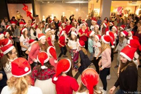 Mikołajkowy Flash Mob w Alfa Centrum