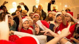Mikołajkowy Flash Mob w Alfa Centrum