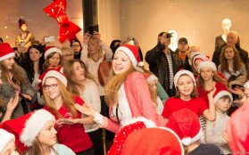 Mikołajkowy Flash Mob w Alfa Centrum