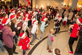 Mikołajkowy Flash Mob w Alfa Centrum