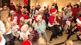 Mikołajkowy Flash Mob w Alfa Centrum