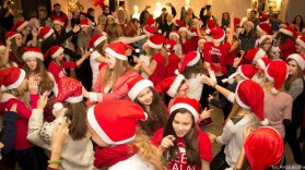 Mikołajkowy Flash Mob w Alfa Centrum