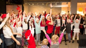 Mikołajkowy Flash Mob w Alfa Centrum