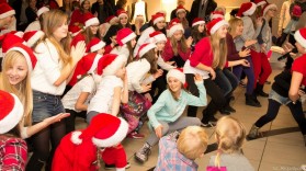 Mikołajkowy Flash Mob w Alfa Centrum