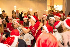 Mikołajkowy Flash Mob w Alfa Centrum